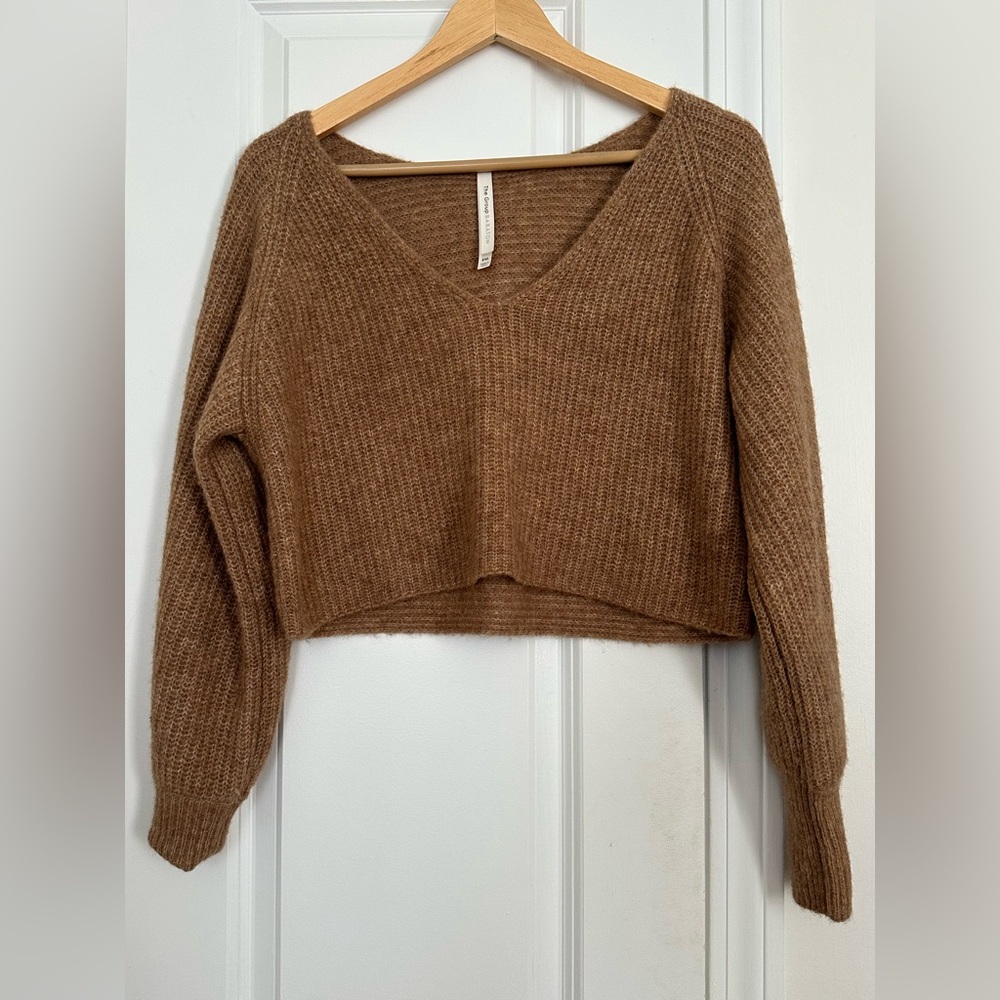 Aritzia The Group Babaton Alpaca/Wool Blend Crop V-Neck Sweater in Camel